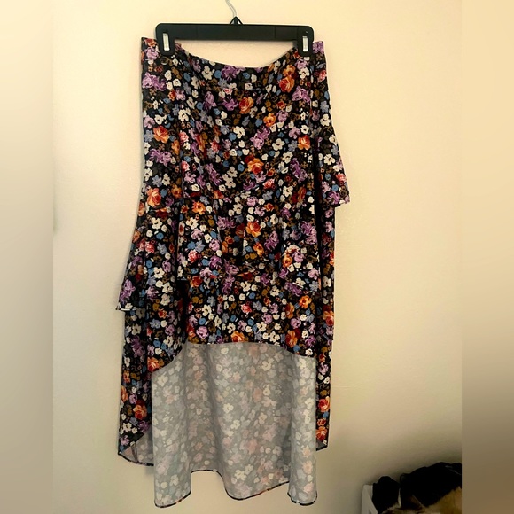 SHEIN Asymmetrical Floral Skirt - Picture 1 of 3